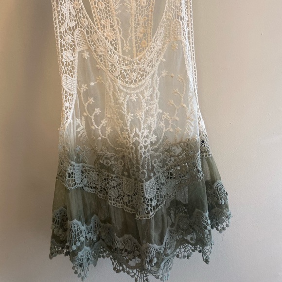 Beautiful Ombré Lace Top - Picture 1 of 3